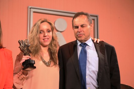 Foto de la Cantante Coralina con el presidente del Consejo Territorial de ONCE Andalucía